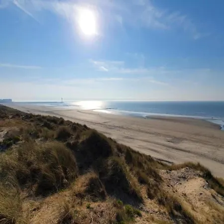 Near Sandy Beach, Cleaning Included Lägenhet